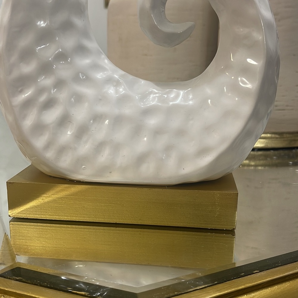 White shell - Picture 3 of 3